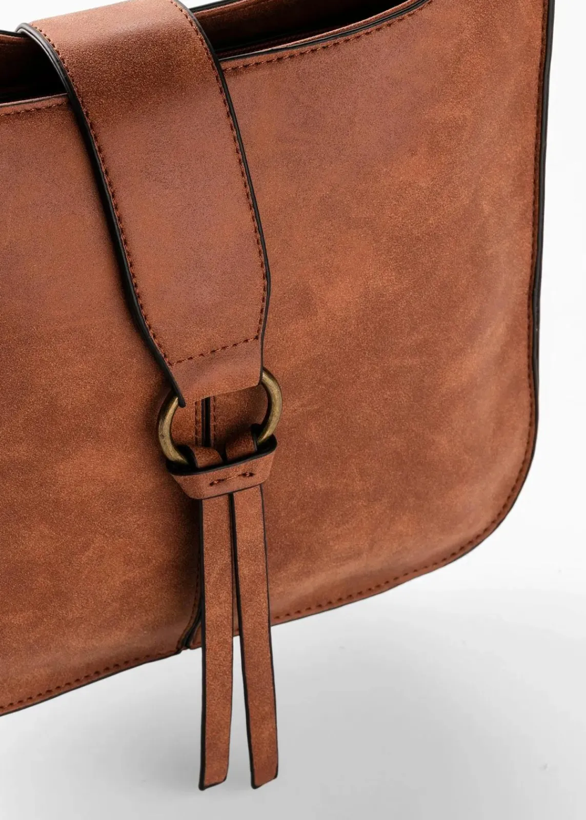 bonprix Taschen^Umhängetasche mit dekorativem Schnallendetail cognac