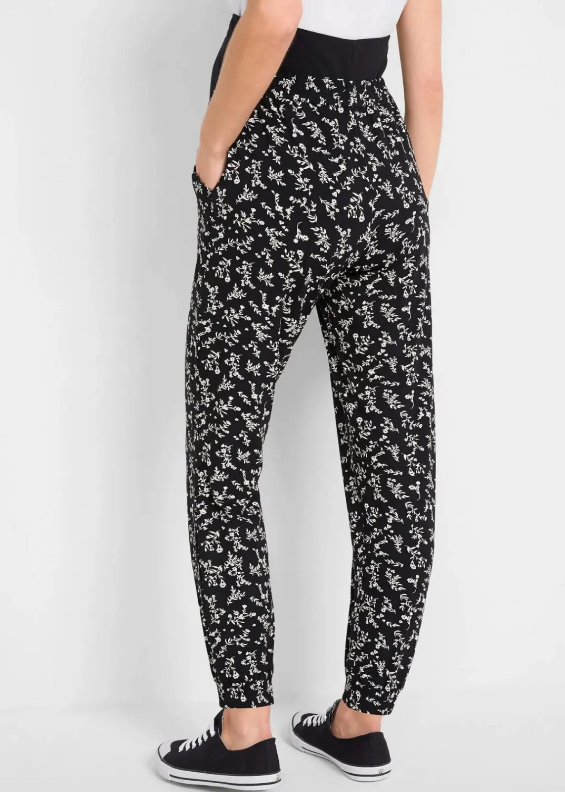 bonprix Bekleidung·Blazer|Umstandsmode^Umstandshose mit verspieltem Druck aus Viskose-Mix, Loose Fit schwarz geblümt