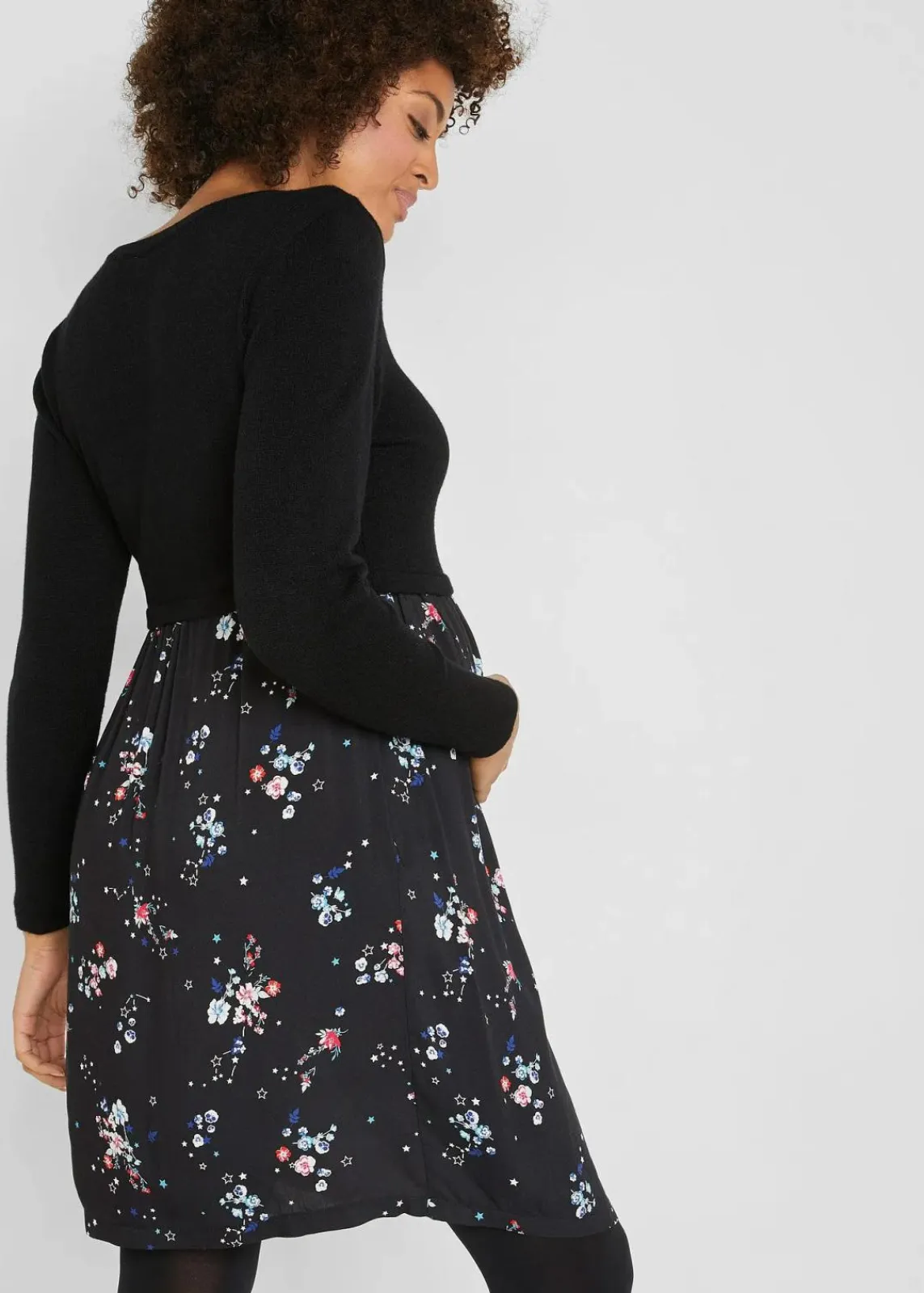 bonprix Bekleidung·Blazer|Nachhaltigere Materialien^Umstandskleid aus Strick und Viskose schwarz geblümt