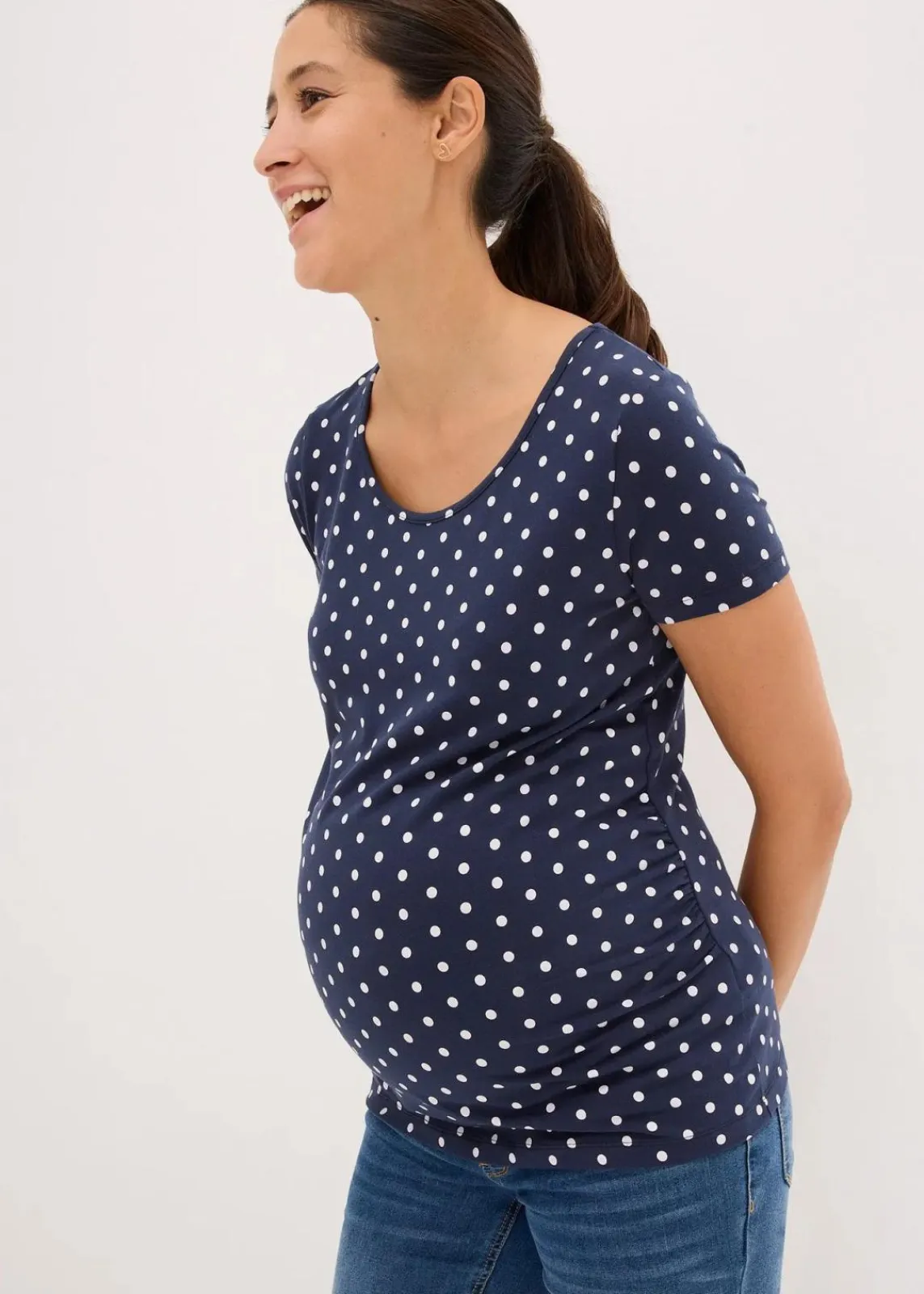 bonprix Nachhaltigere Materialien|Umstandsmode^Umstandsshirts aus Bio-Baumwolle (2er-Pack) weiß+dunkelblau gepunktet