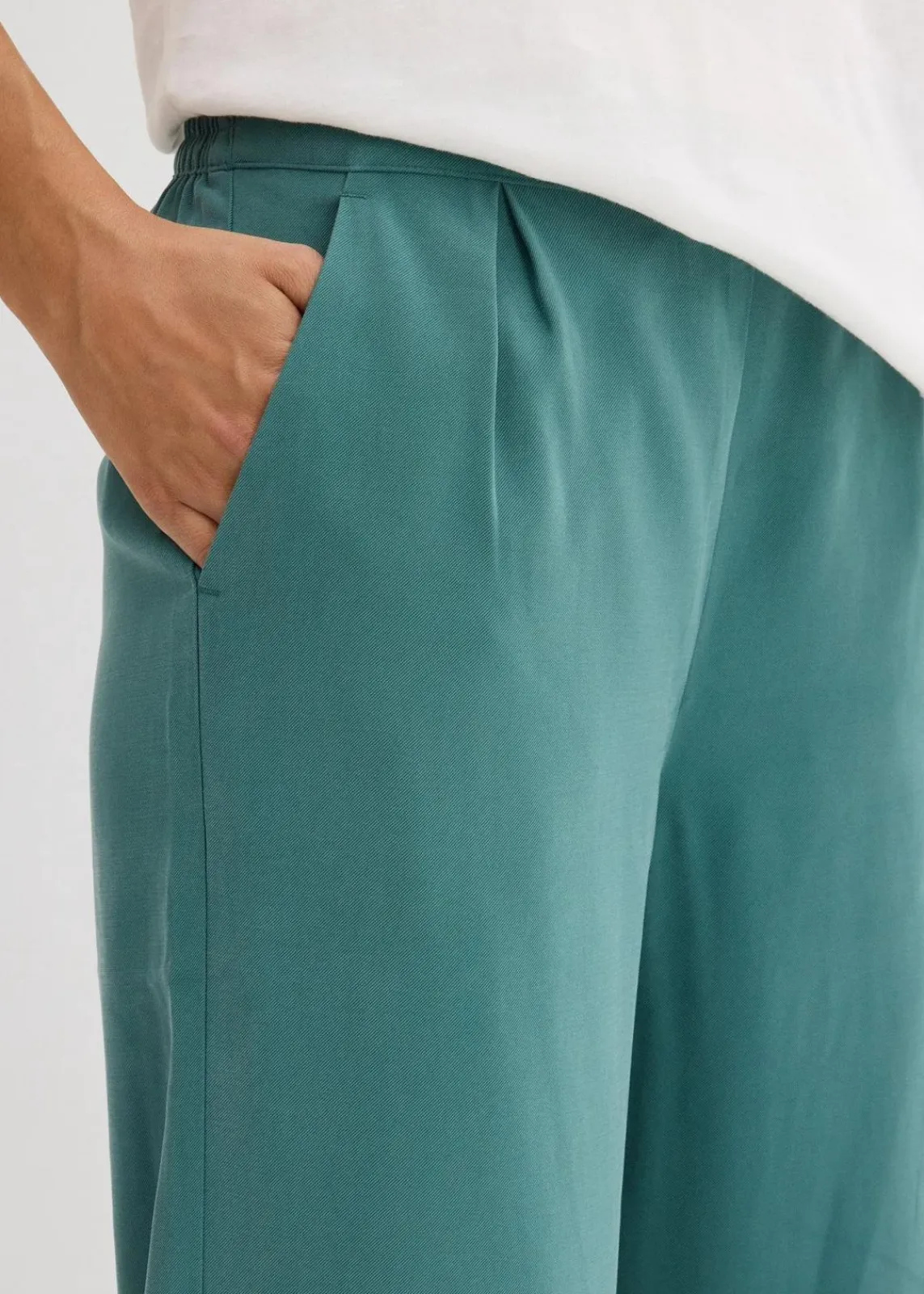 bonprix Hosen|Bekleidung·Kleider^Verkürzte Hose aus weichem Viskose-Mix graugrün