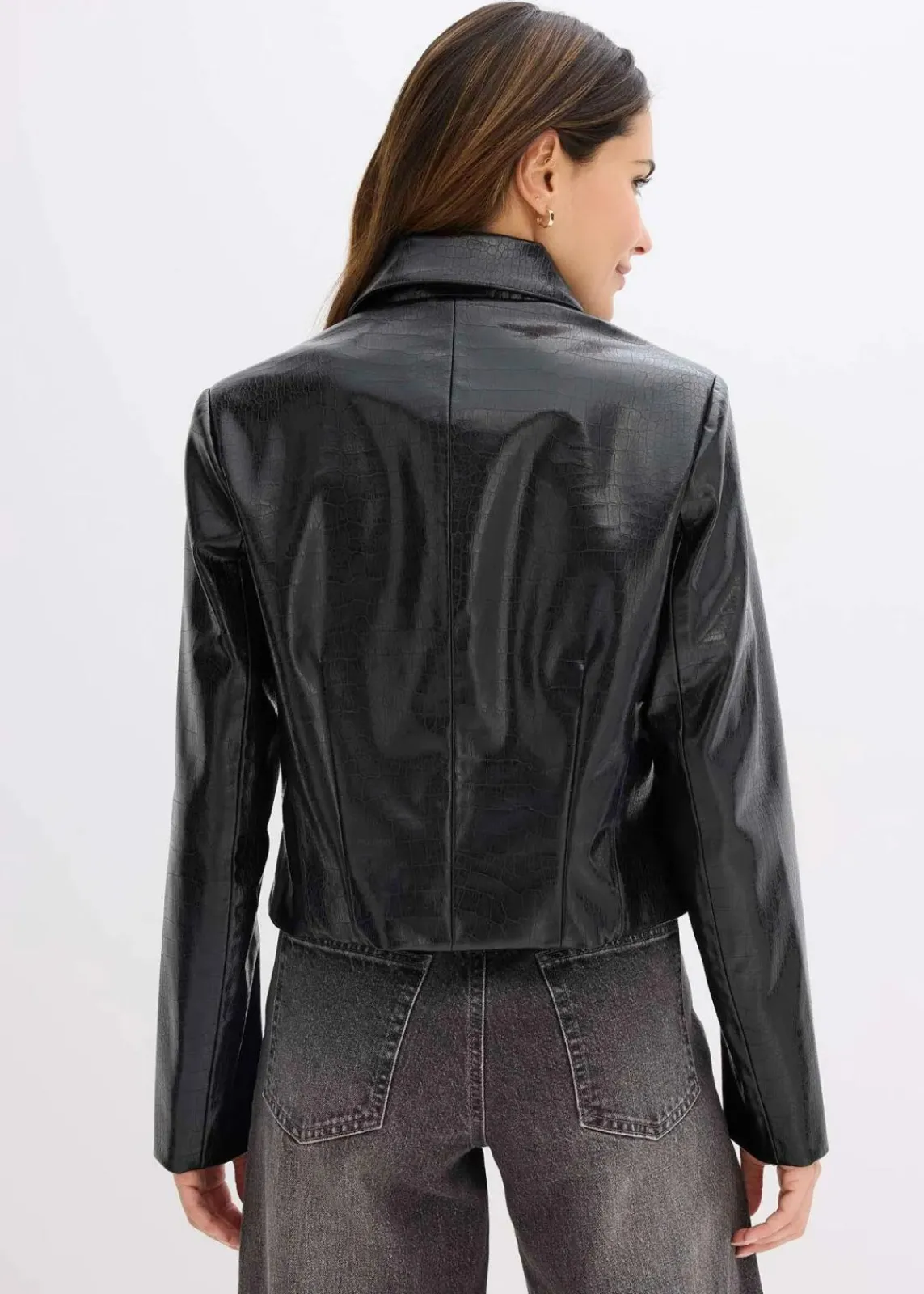 bonprix Jacken & Mäntel^Verkürzte Lederimitat-Jacke mit glossy Krokoprägung schwarz
