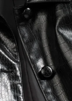 bonprix Jacken & Mäntel^Verkürzte Lederimitat-Jacke mit glossy Krokoprägung schwarz