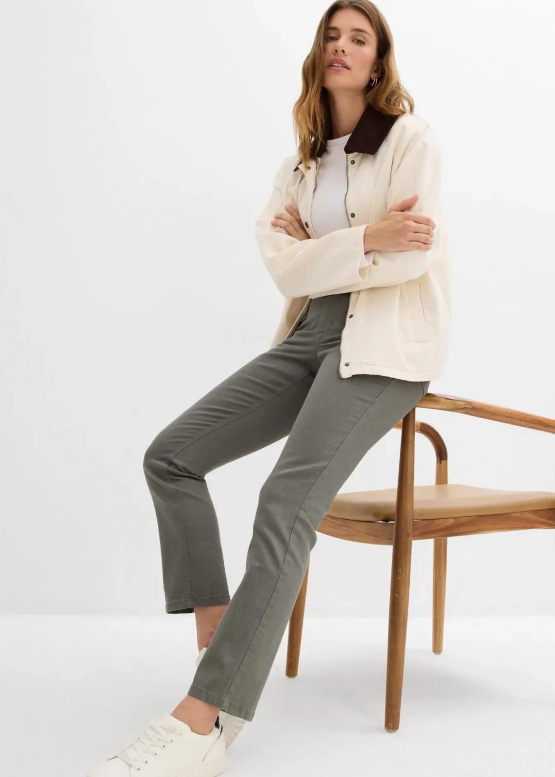 bonprix Bekleidung·Kleider|Hosen^verkürzte Twill-Hose eukalyptusgrün