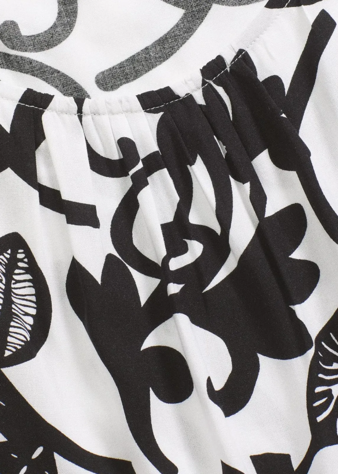 bonprix Nachhaltigere Materialien|Shirts & Tops^verkürztes Blusentop aus fließender Viskose wollweiß/schwarz floral