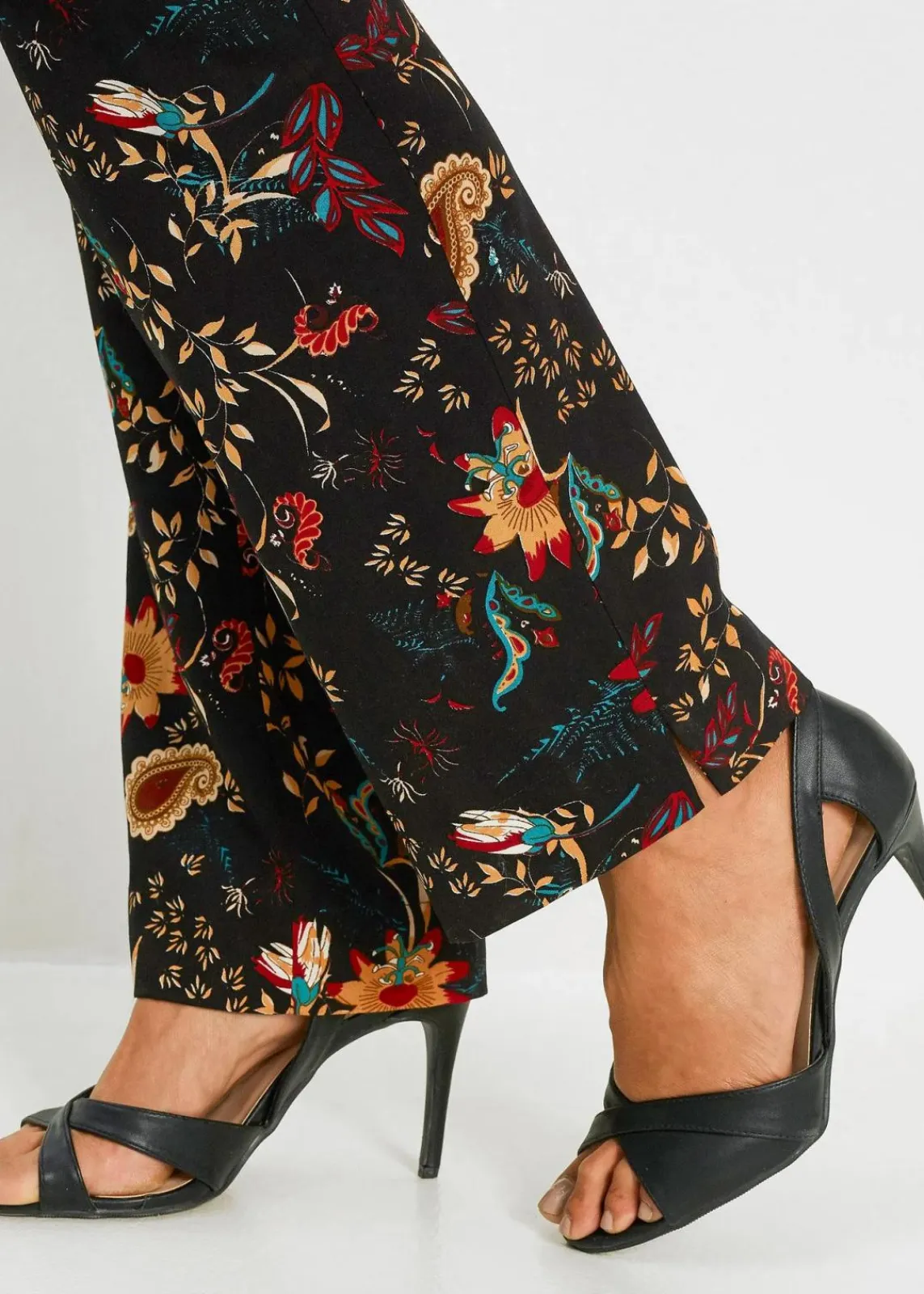 bonprix Bekleidung·Kleider|Hosen^Viskose Schlupfhose schwarz/chillirot paisley