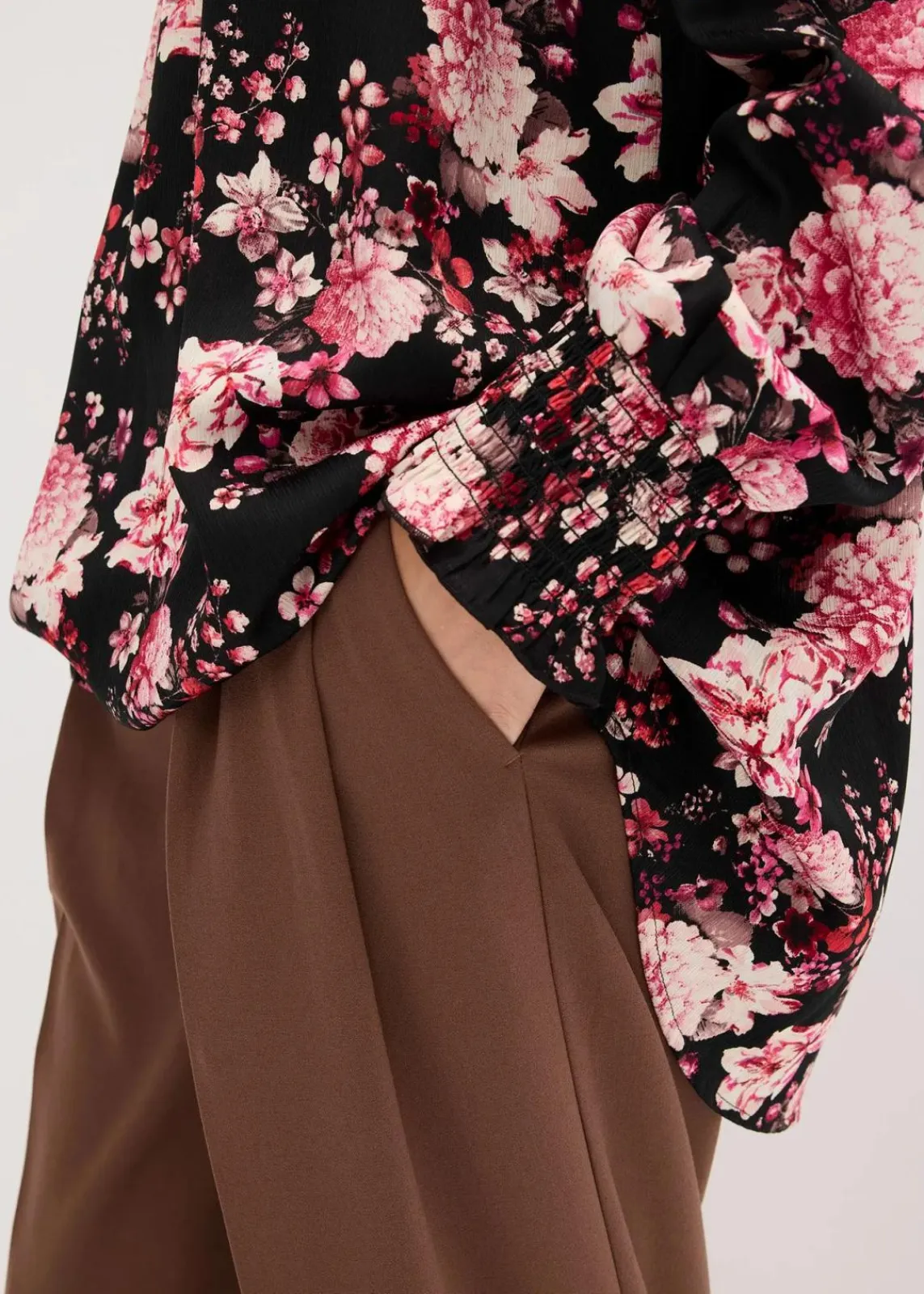 bonprix Blusen & Tuniken|Bekleidung·Jacken & Mäntel^Vokuhila-Bluse schwarz geblümt