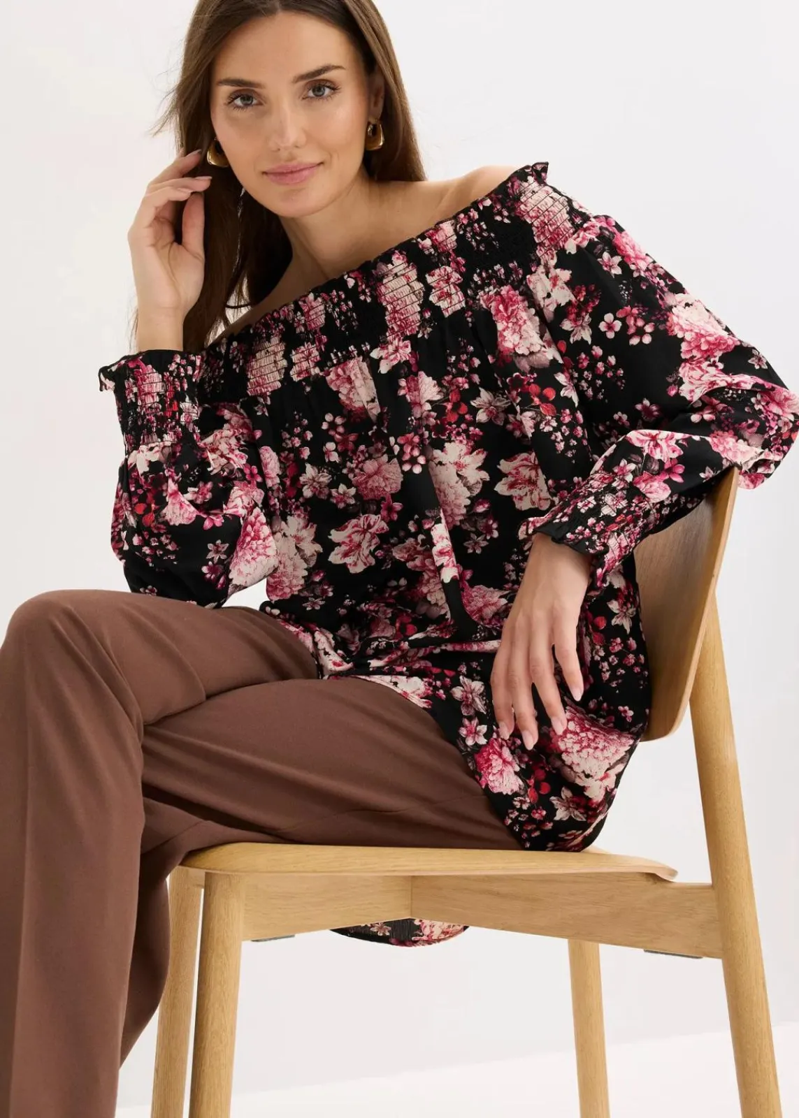 bonprix Blusen & Tuniken|Bekleidung·Jacken & Mäntel^Vokuhila-Bluse schwarz geblümt