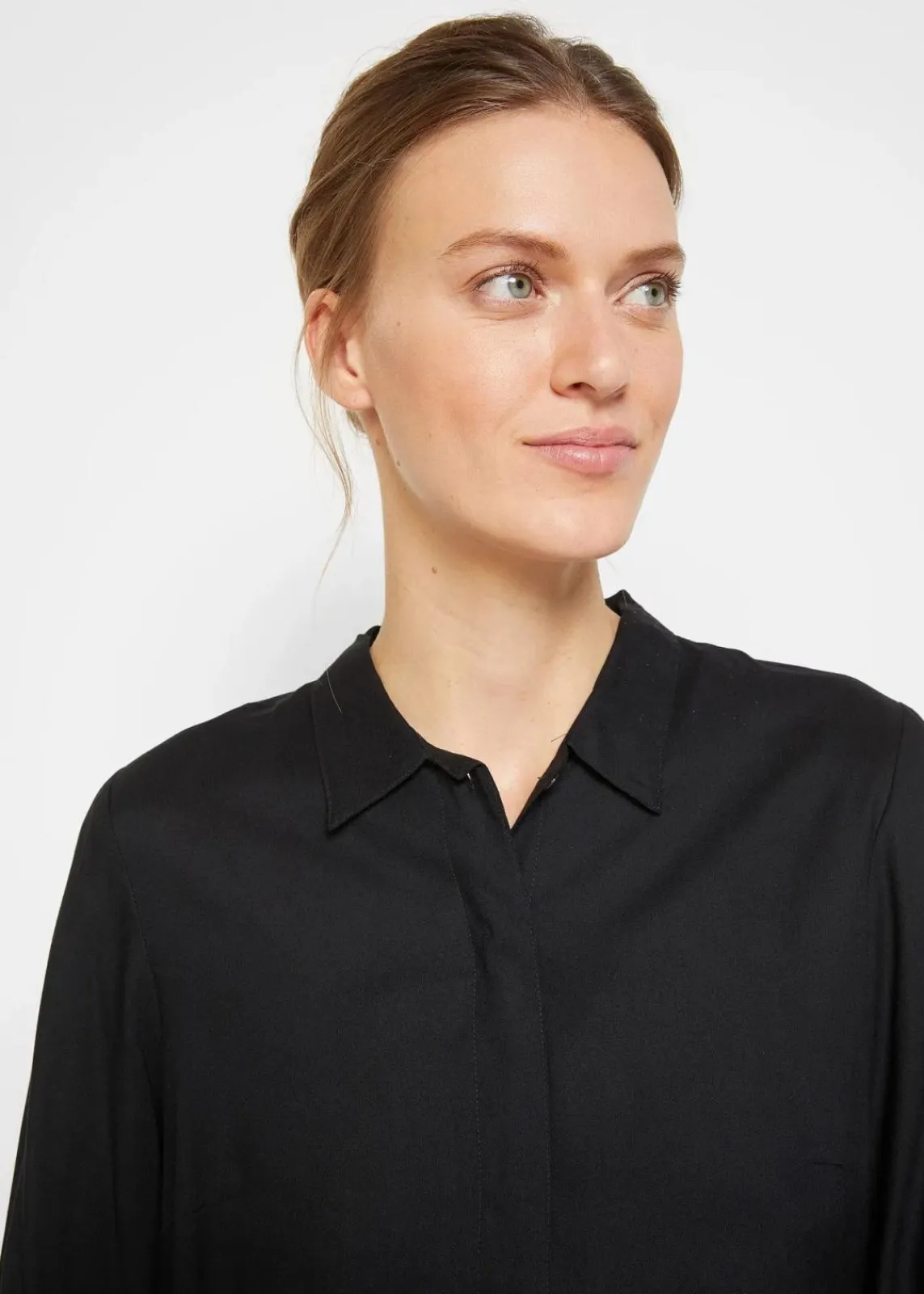 bonprix Bekleidung·Jacken & Mäntel|Blusen & Tuniken^Vokuhila-Bluse aus reiner Viskose schwarz