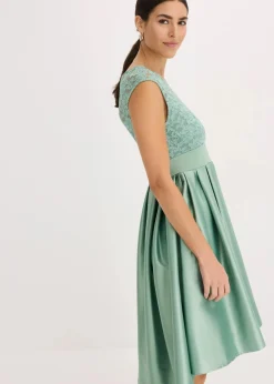 bonprix Bekleidung·Pullover & Strickjacken|Festliche Mode^Vokuhila-Kleid aus glänzendem Satin mit Spitze pastellgrün