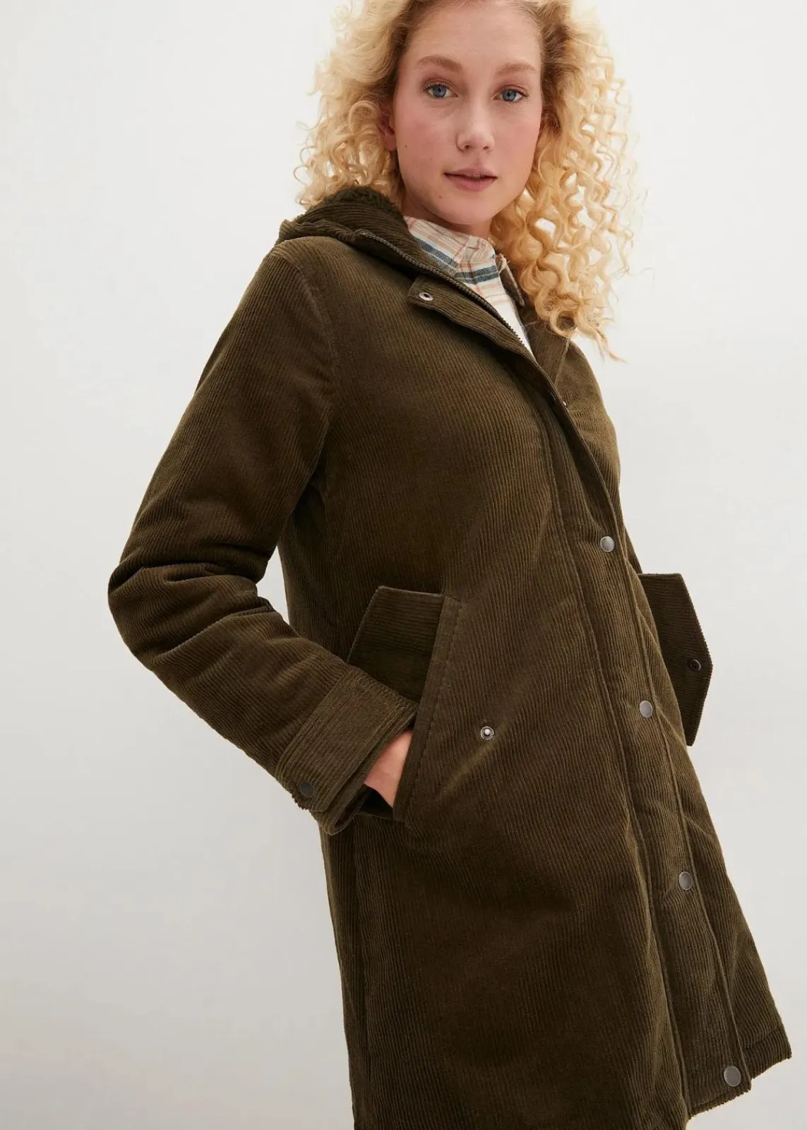 bonprix Jacken & Mäntel|Bekleidung·Hosen^Warmer Cord-Parka mit Teddy-Futter in der Kapuze, in A-Linie dunkeloliv