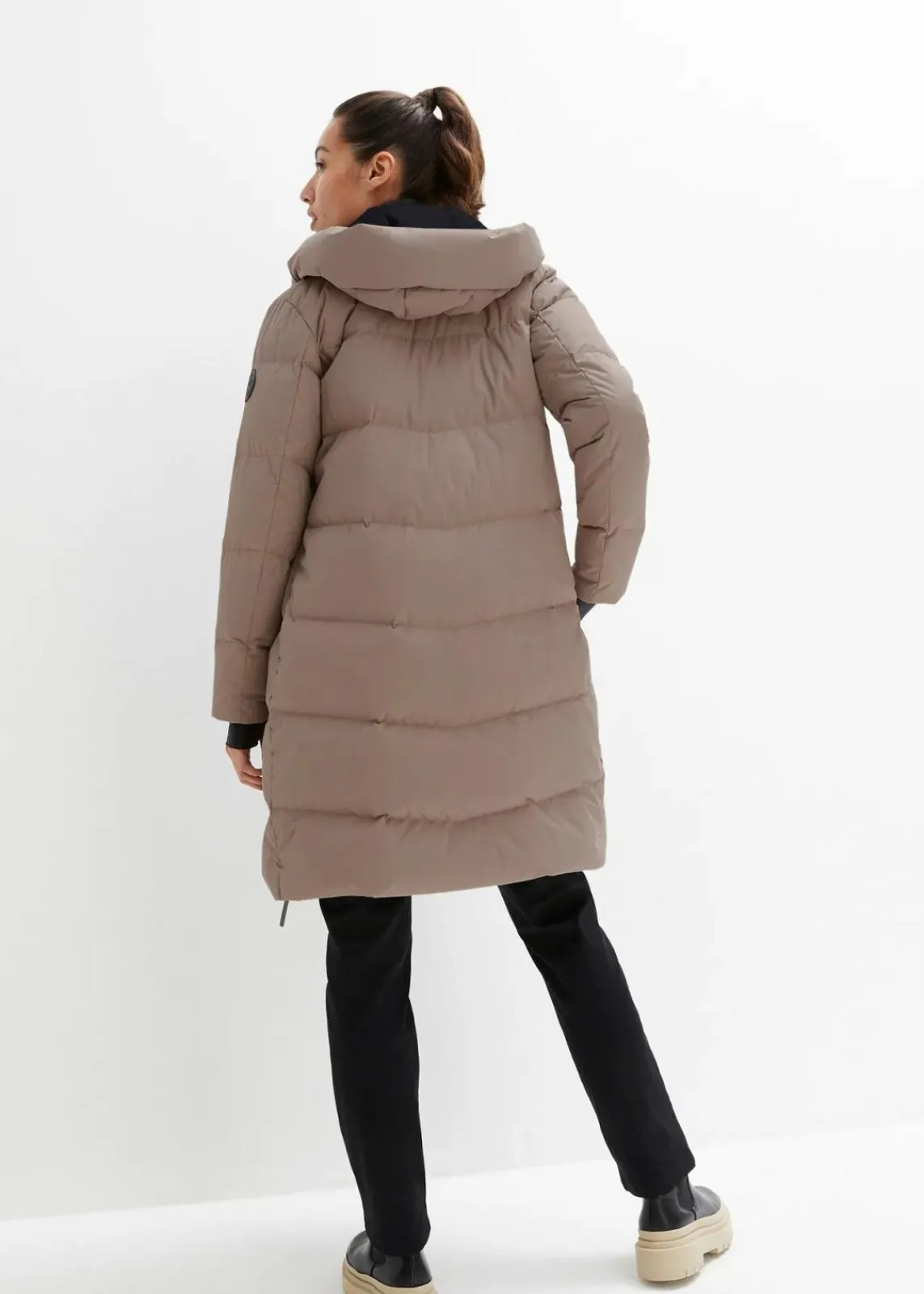bonprix Nachhaltigere Materialien|Jacken & Mäntel^wasserabweisender Daunenmantel mit bedrucktem Innenfutter taupe