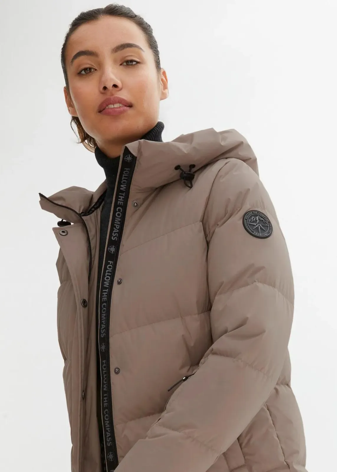 bonprix Nachhaltigere Materialien|Jacken & Mäntel^wasserabweisender Daunenmantel mit bedrucktem Innenfutter taupe