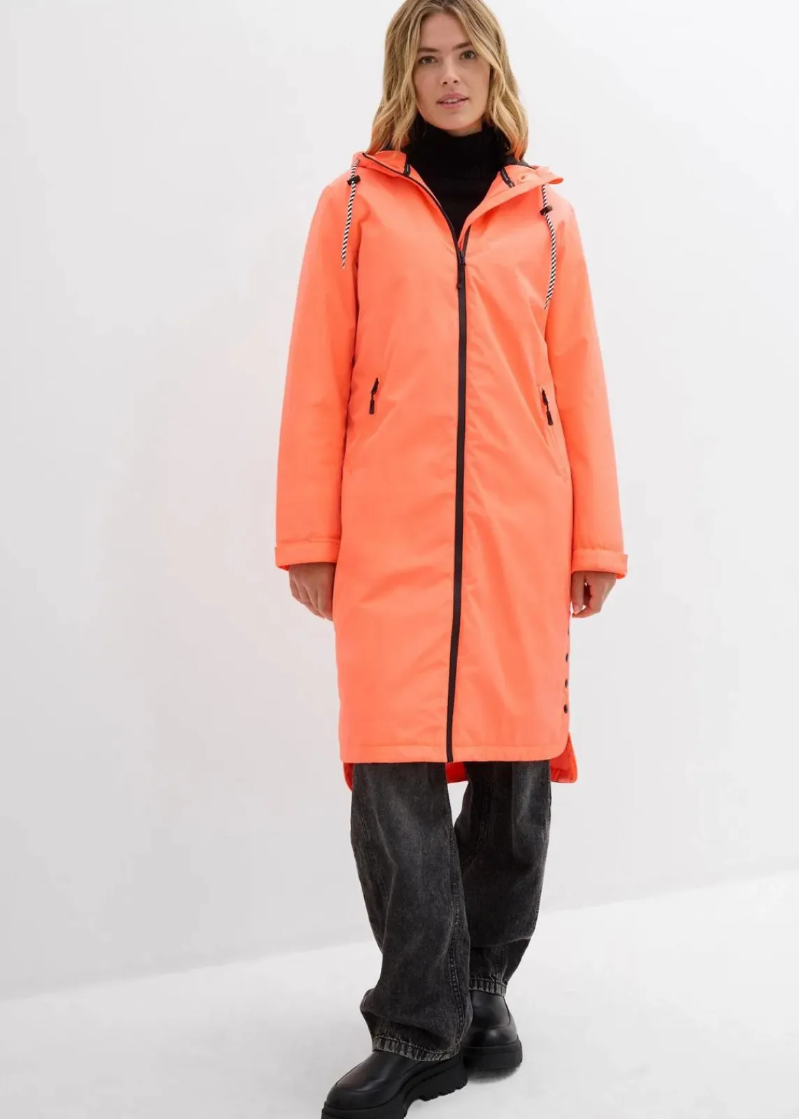 bonprix Nachhaltigere Materialien|Jacken & Mäntel^wasserdichter, wattierter Regenmantel in Midi-Länge neonorange/schwarz