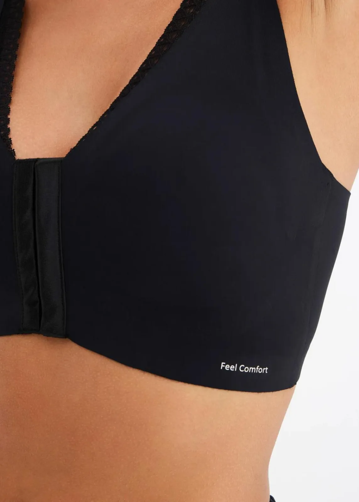 bonprix Seamless|Basics^Wattierter Feel Comfort Lasercut-BH ohne Bügel mit Vorderverschluss schwarz