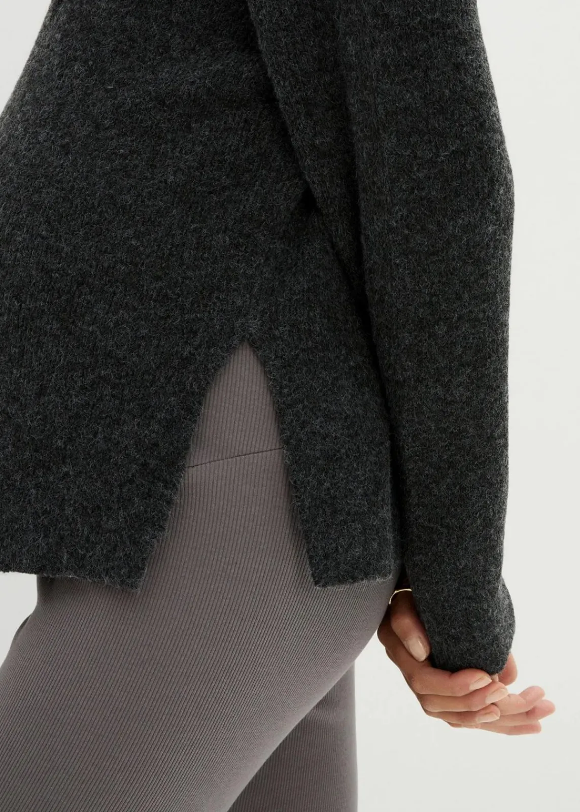 bonprix Bekleidung·Blazer|Nachhaltigere Materialien^Weicher Umstands-und Stillpullover mit Schlitz schwarz meliert