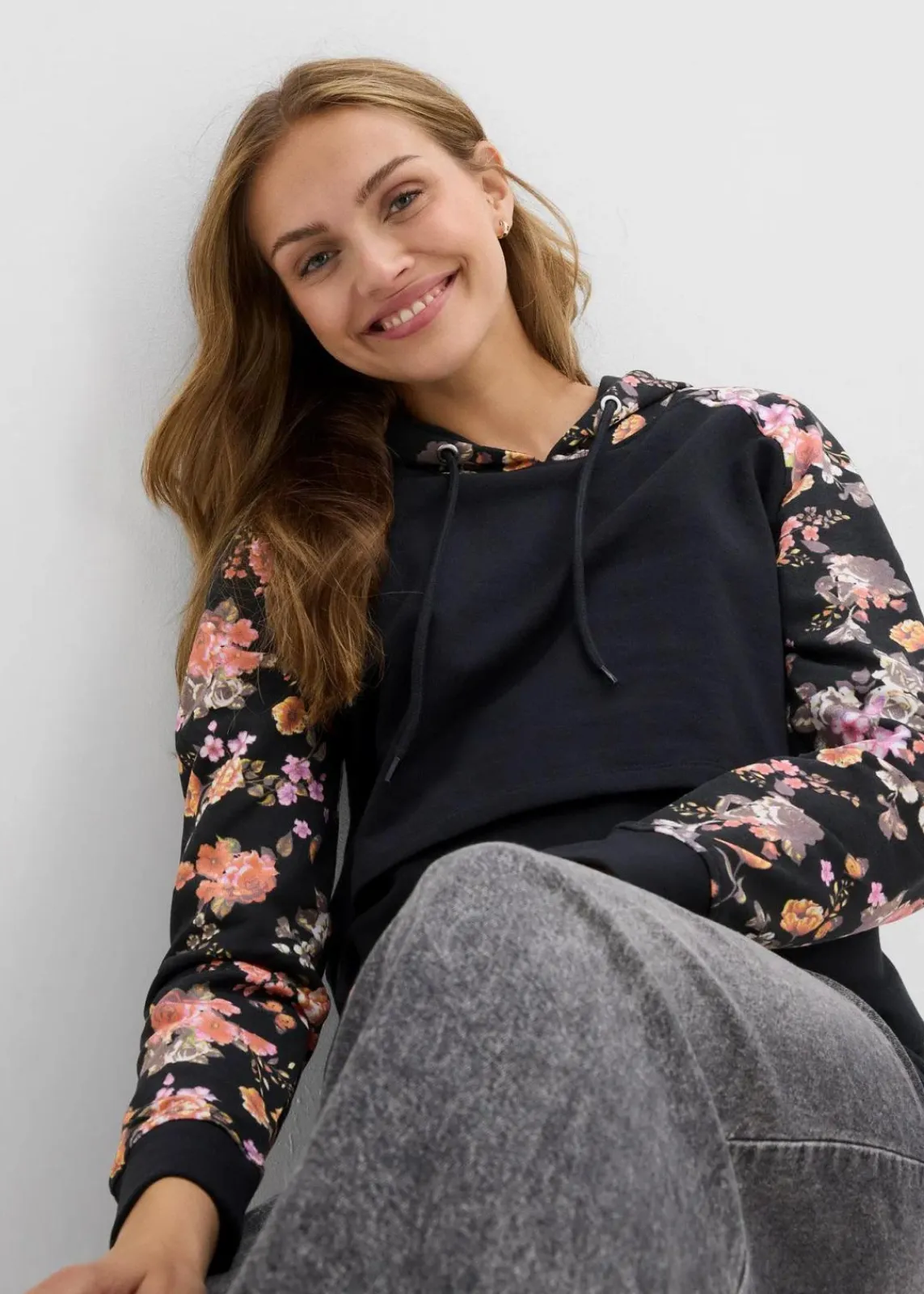 bonprix Bekleidung·Blazer|Umstandsmode^Weiches 2-in-1 Umstands-und Stillsweatshirt schwarz geblümt
