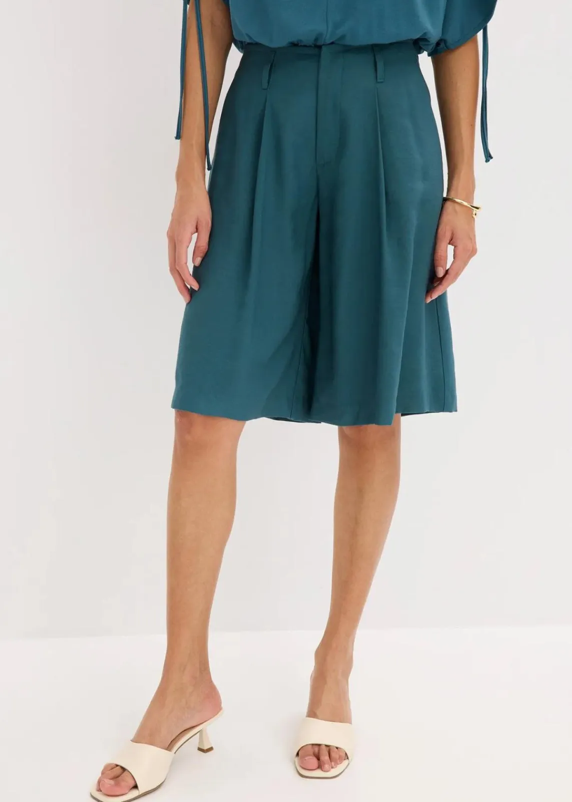 bonprix Bekleidung·Outdoorbekleidung|Bekleidung·Kleider^Weite Bundfalten Bermuda pfeffergrün