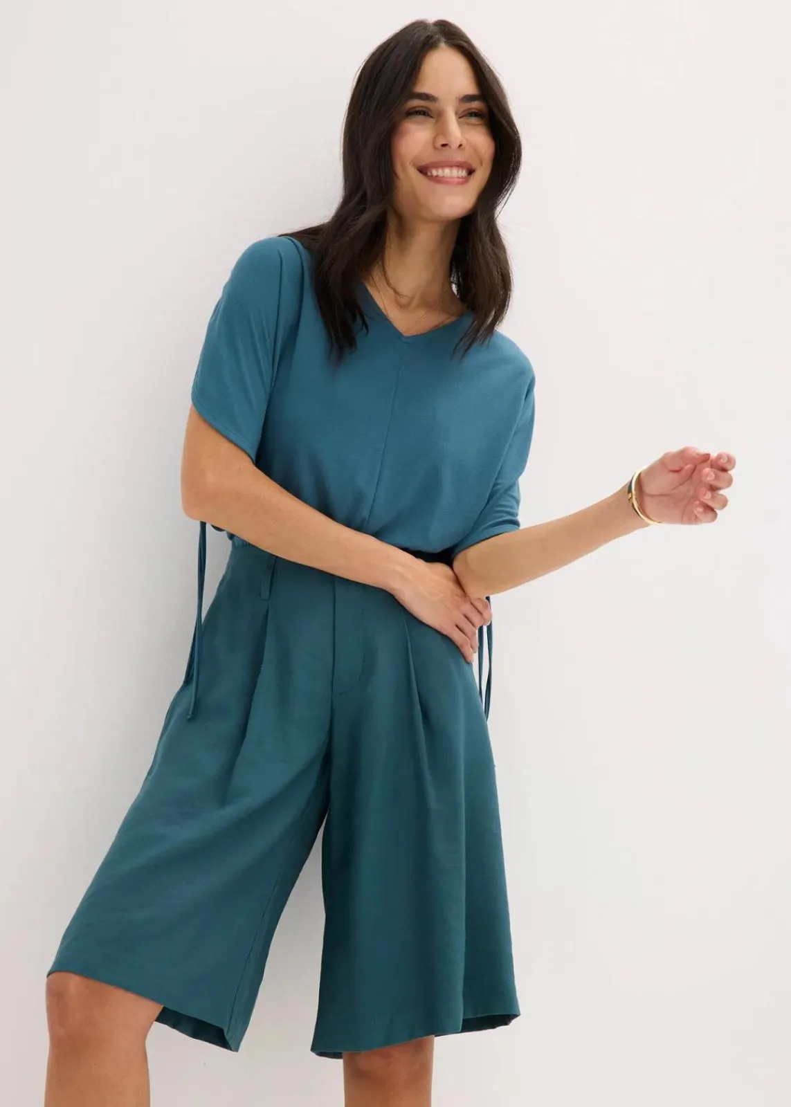 bonprix Bekleidung·Outdoorbekleidung|Bekleidung·Kleider^Weite Bundfalten Bermuda pfeffergrün