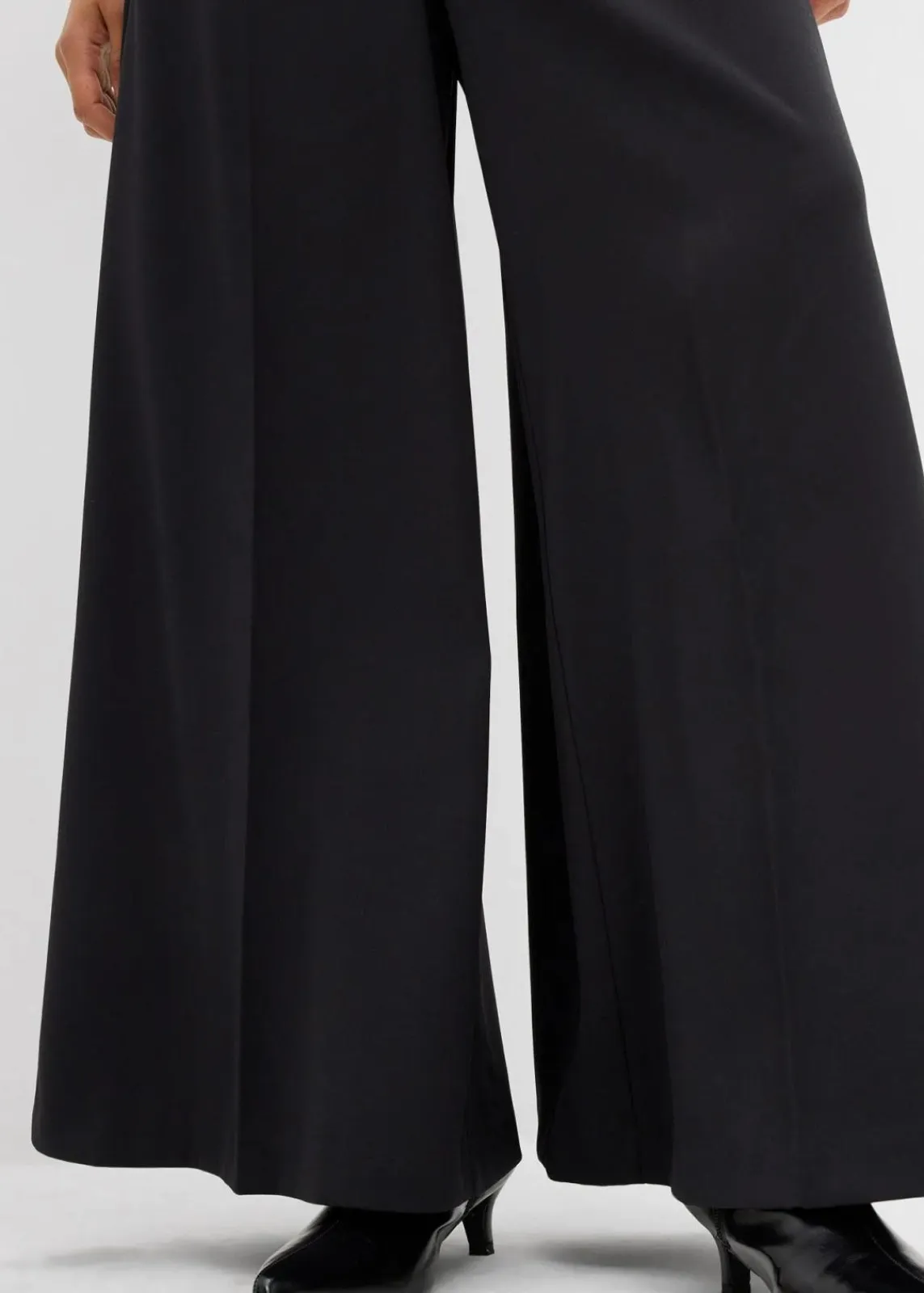 bonprix Bekleidung·Kleider|Hosen^Weite fließende Hose mit Komfortbund schwarz
