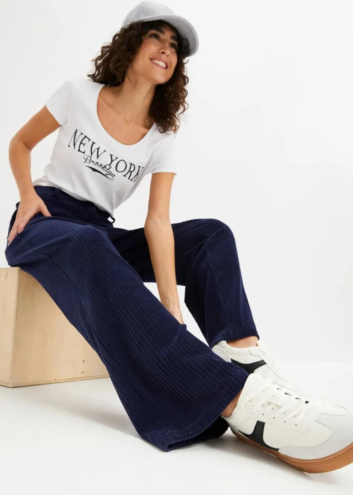 bonprix Bekleidung·Kleider|Hosen^Weite Hose aus Ripp-Samt dunkelblau
