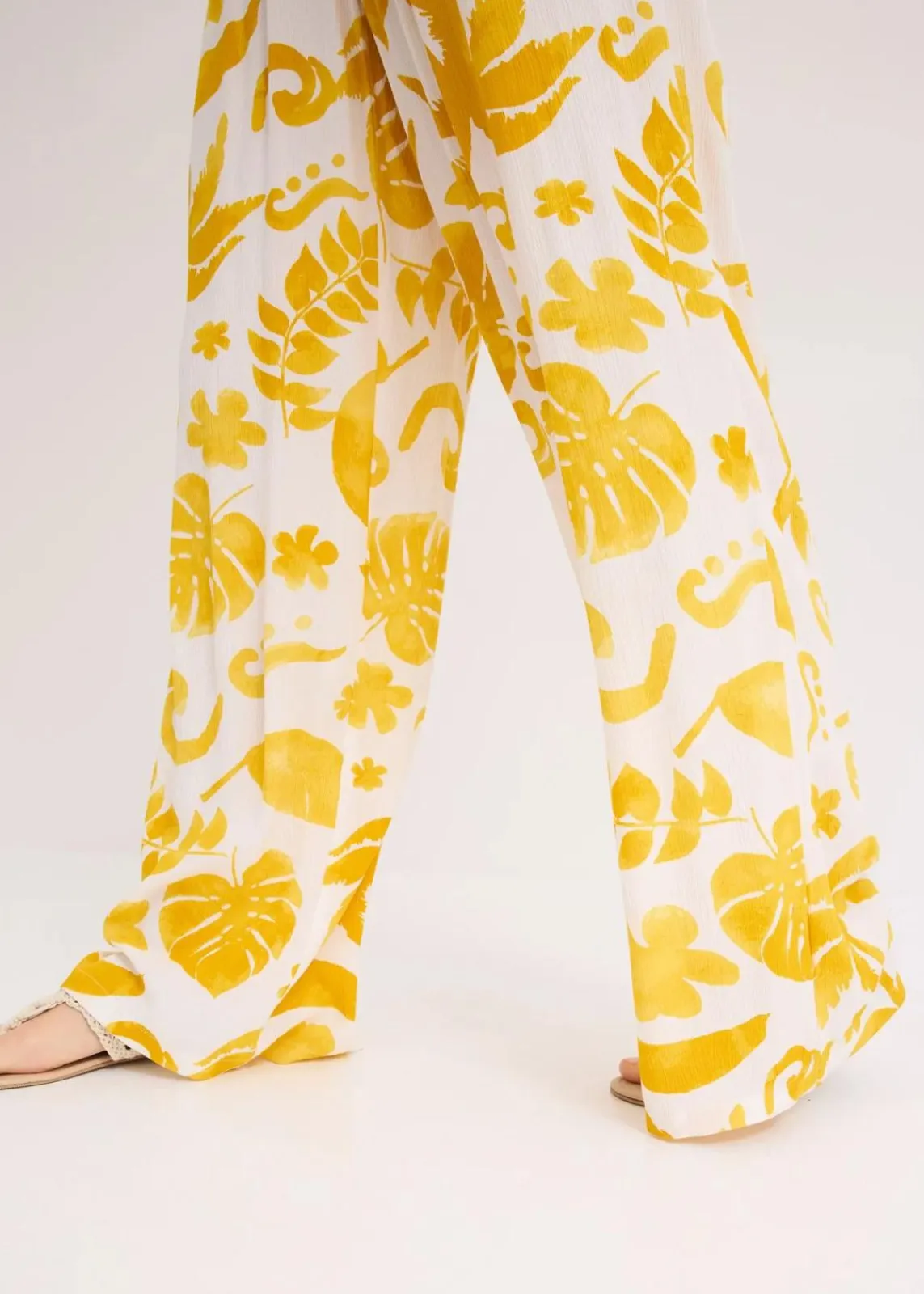 bonprix Bekleidung·Kleider|Hosen^Weite Hose aus strukturierter Viskose weiß/lemoncurry floral