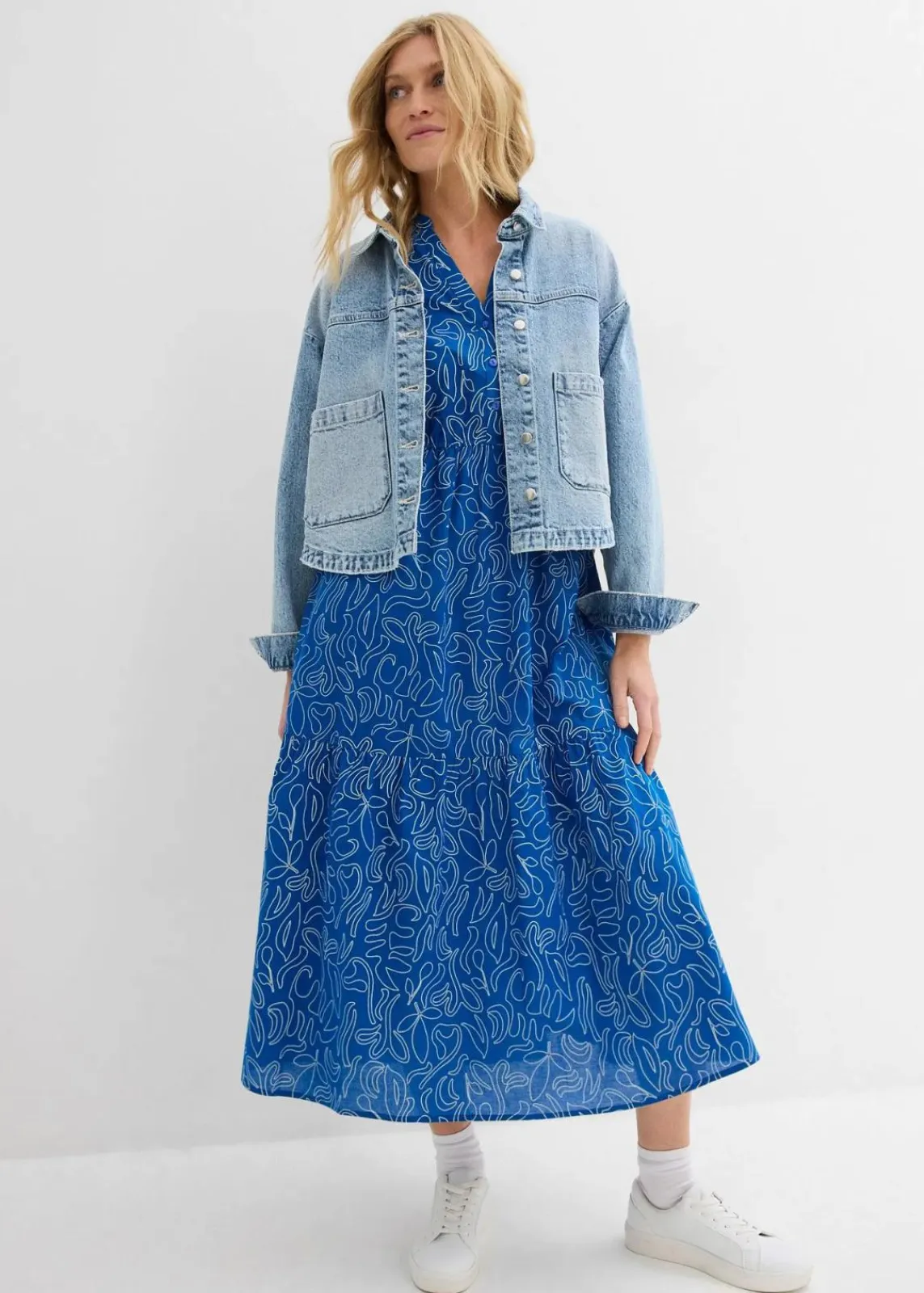 bonprix Kleider^Weites Midikleid aus reiner Baumwolle arktikblau/wollweiß bedruckt