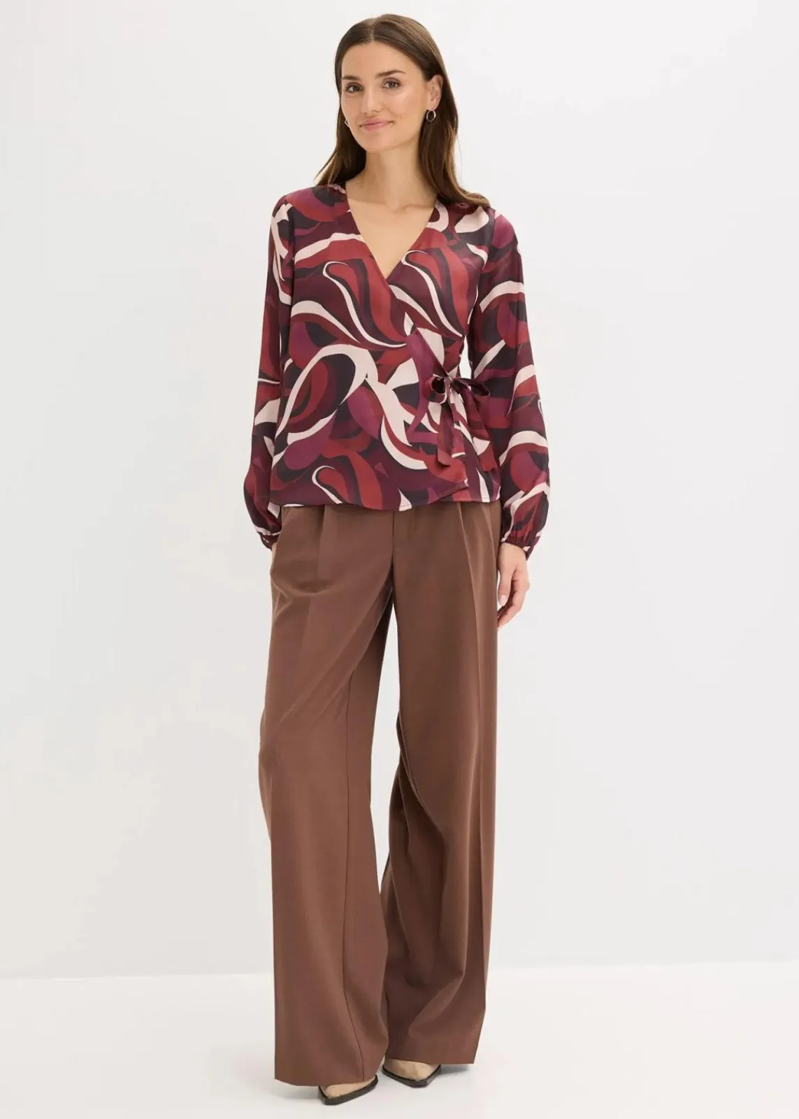 bonprix Bekleidung·Jacken & Mäntel|Blusen & Tuniken^Wickelbluse aus fließendem Satin weinrot/mattbeige bedruckt