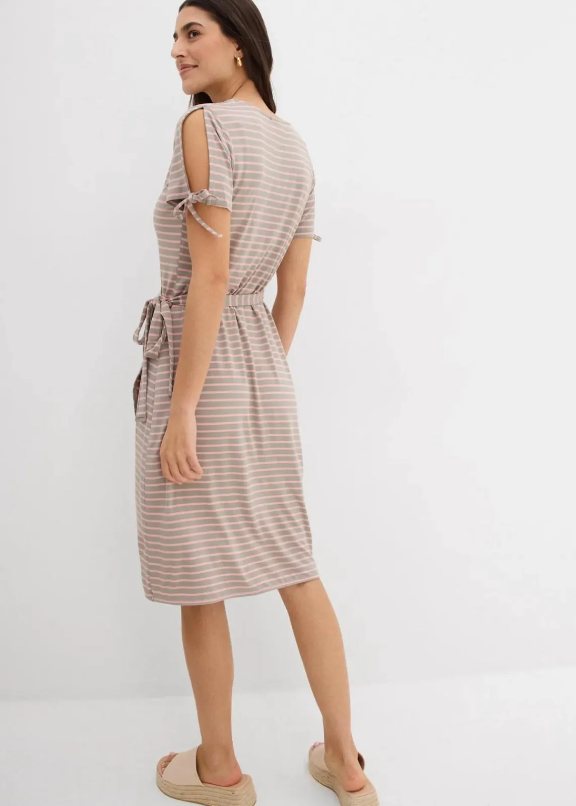 bonprix Bekleidung·Pullover & Strickjacken|Kleider^Wickelkleid aus fließendem Viskose-Elasthan-Mix antikrosa/seegras gestreift