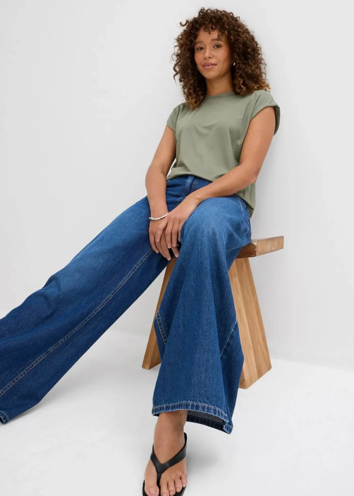 bonprix Jeans|Kurzgrößen^Wide-Leg-Jeans Mid Waist blau denim used