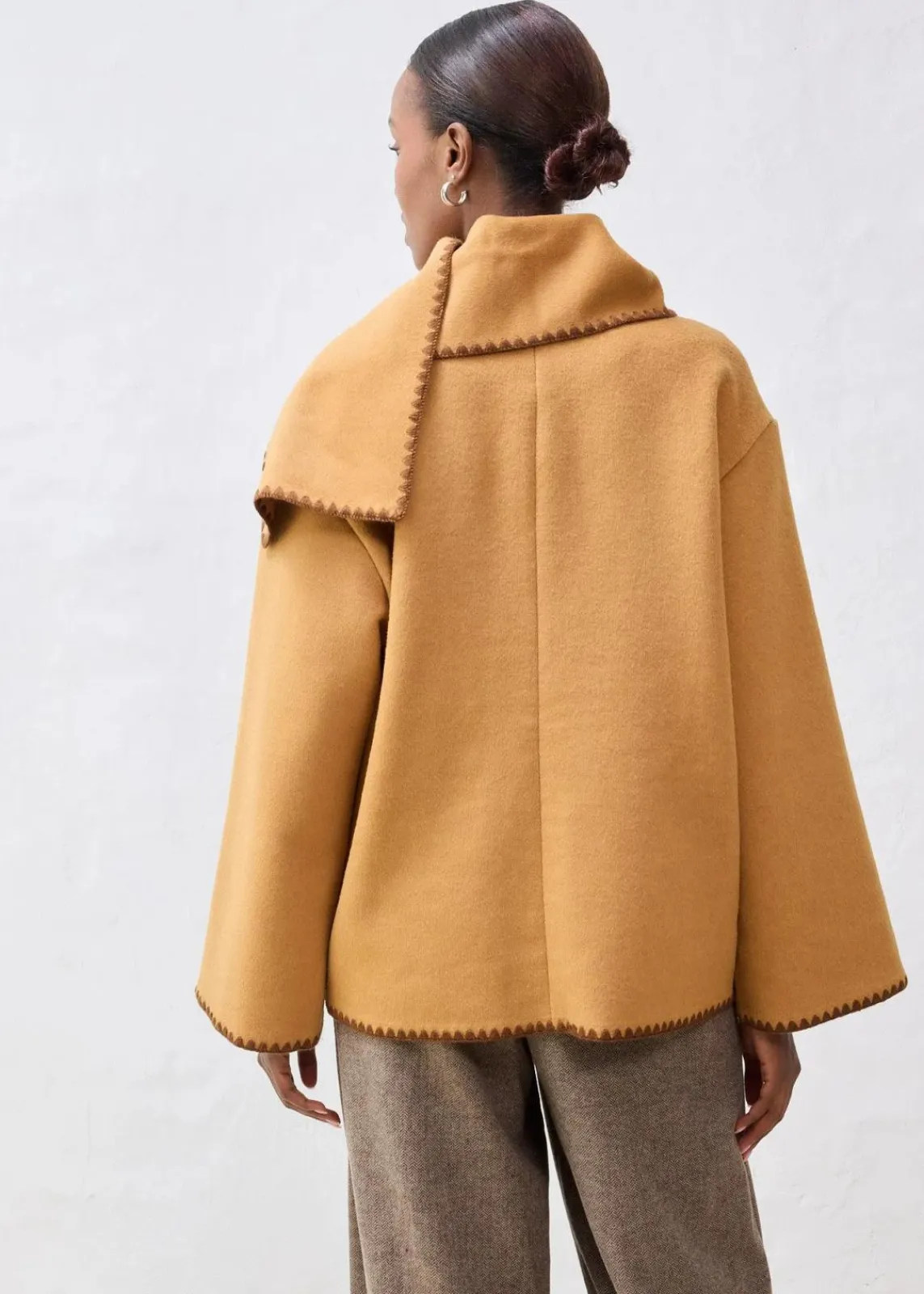 bonprix Jacken & Mäntel|Bekleidung·Hosen^Wolljacke mit Zierstickerei (2tlg. Set mit Schal) haselnuss