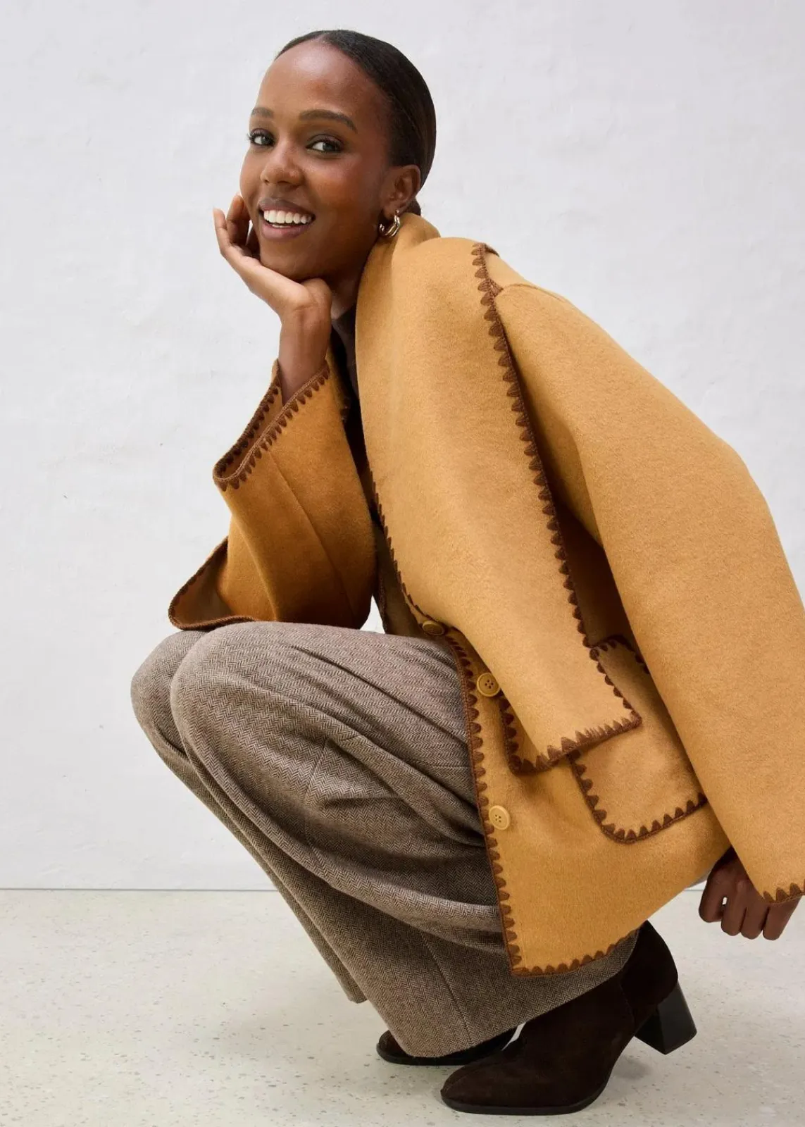 bonprix Jacken & Mäntel|Bekleidung·Hosen^Wolljacke mit Zierstickerei (2tlg. Set mit Schal) haselnuss