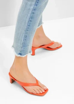 bonprix Sommerschuhe^Zehenstegpantoletten mit Blockabsatz mango