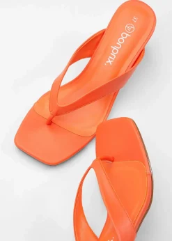 bonprix Sommerschuhe^Zehenstegpantoletten mit Blockabsatz mango