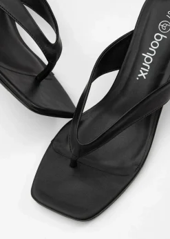 bonprix Sommerschuhe^Zehenstegpantoletten mit Blockabsatz schwarz
