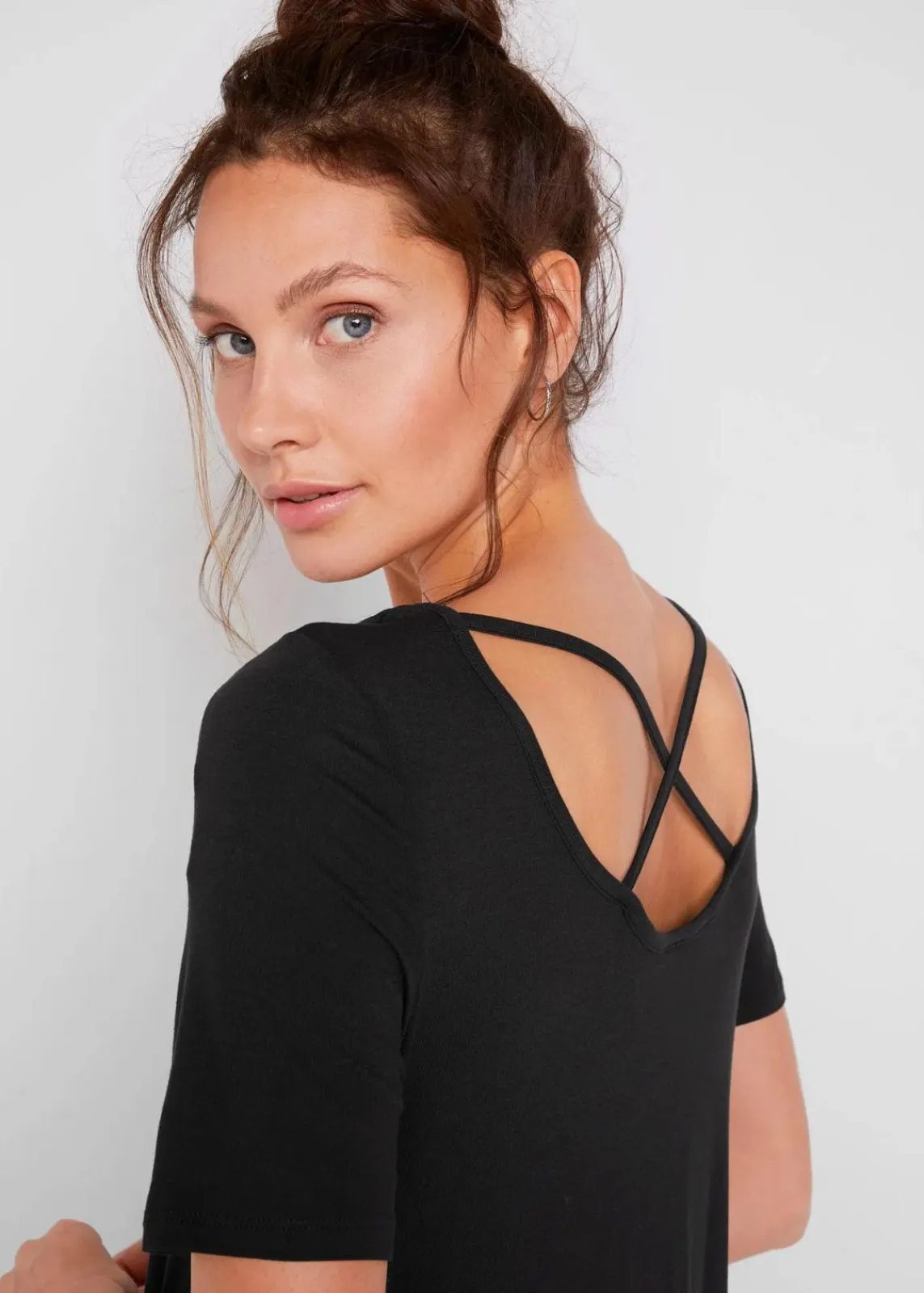 bonprix Shirts & Tops|Nachhaltigere Materialien^Zipfel Longshirt, kurzarm schwarz